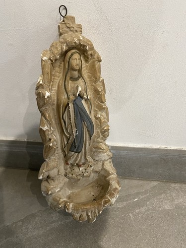 Ancien benitier mural - , plâtre